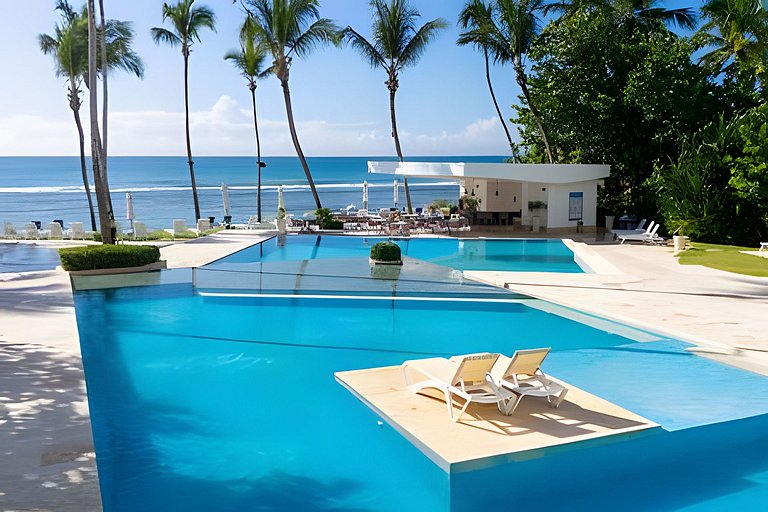 Caribbean Life Paradise, Beachfront Apartment