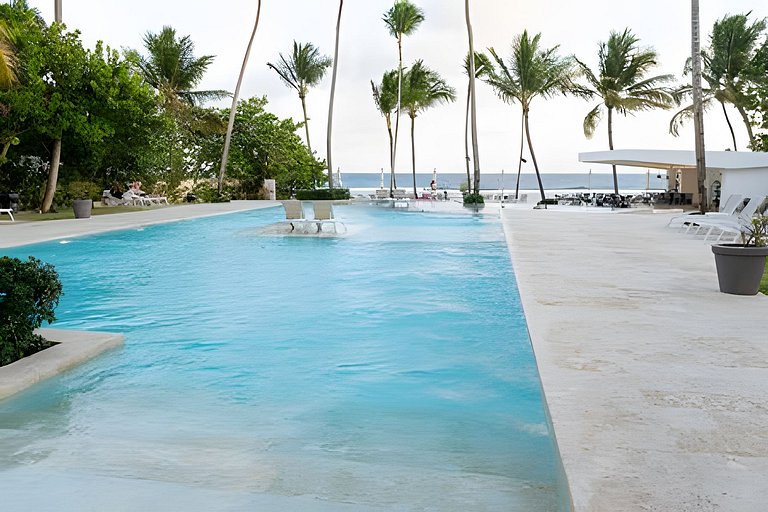 Caribbean Life Paradise, Beachfront Apartment