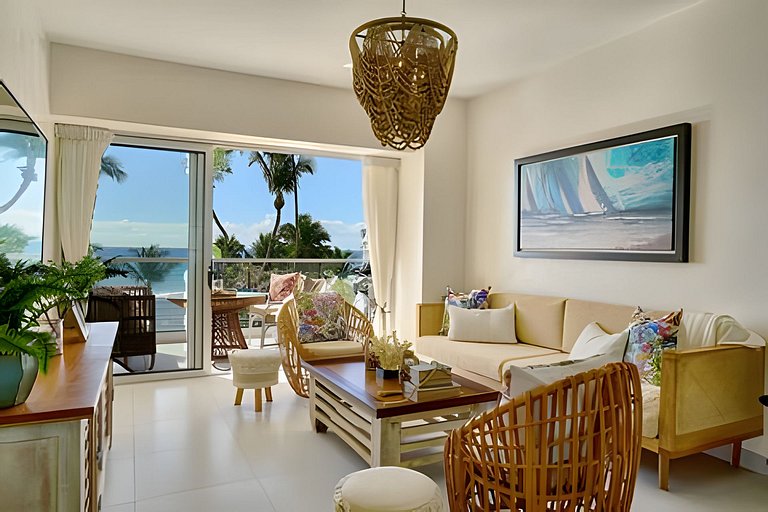 Caribbean Life Paradise, Beachfront Apartment