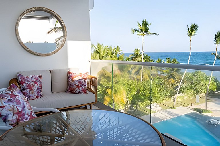 Caribbean Life Paradise, Beachfront Apartment