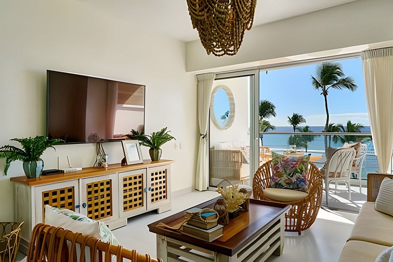 Caribbean Life Paradise, Beachfront Apartment