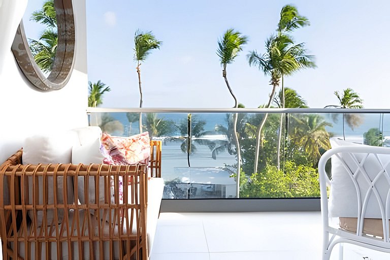 Caribbean Life Paradise, Beachfront Apartment