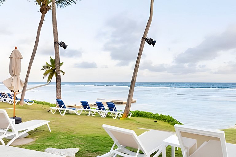 Caribbean Life Paradise, Beachfront Apartment