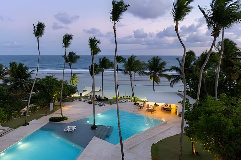 Caribbean Life Paradise, Beachfront Apartment