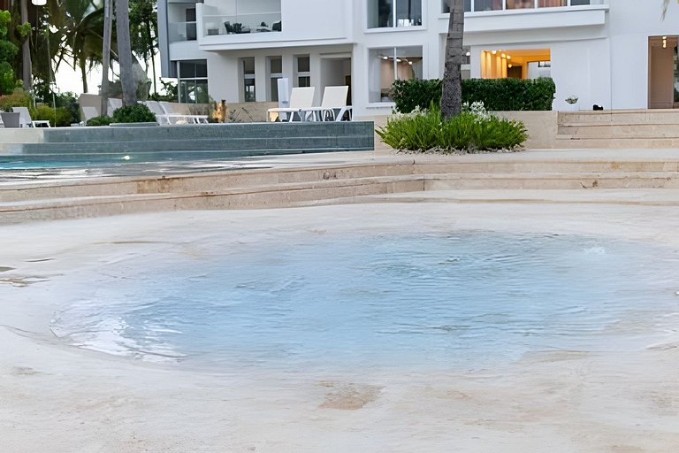 Caribbean Life Paradise, Beachfront Apartment