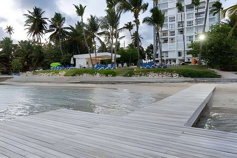 Caribbean Life Paradise, Beachfront Apartment