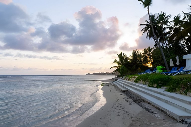 Caribbean Life Paradise, Beachfront Apartment