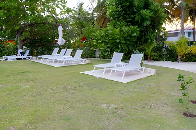 Caribbean Life Paradise, Beachfront Apartment