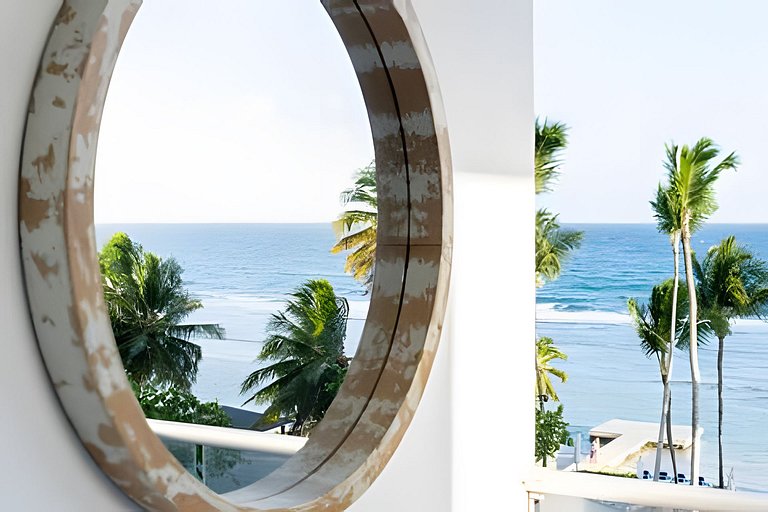 Caribbean Life Paradise, Beachfront Apartment