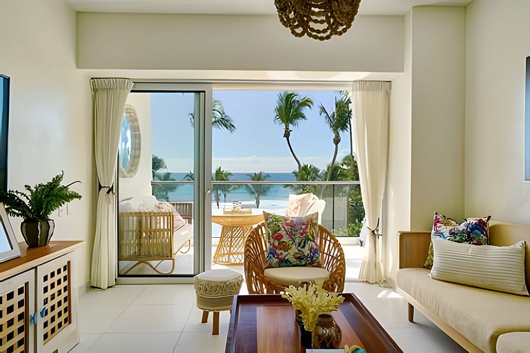 Caribbean Life Paradise, Beachfront Apartment
