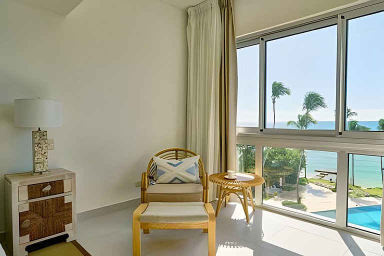 Caribbean Life Paradise, Beachfront Apartment