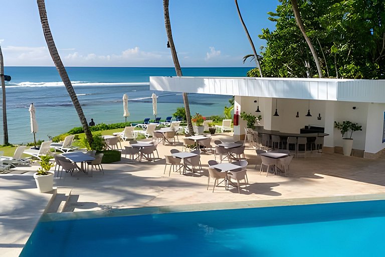 Caribbean Life Paradise, Beachfront Apartment