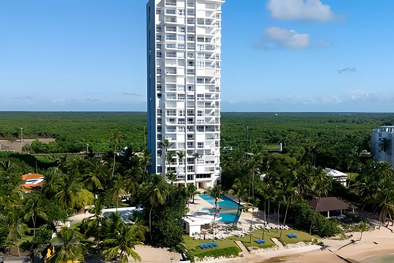 Caribbean Life Paradise, Beachfront Apartment