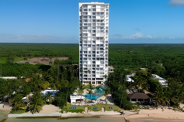 Caribbean Life Paradise, Beachfront Apartment