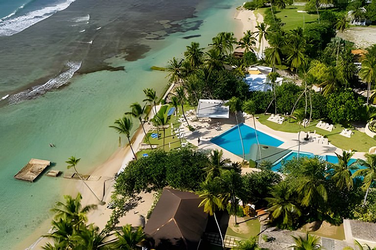Caribbean Life Paradise, Beachfront Apartment
