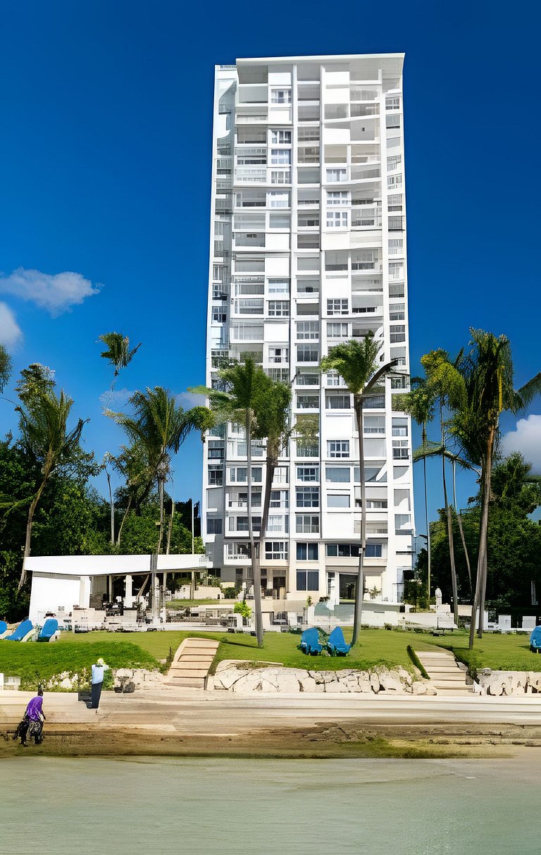 Caribbean Life Paradise, Beachfront Apartment