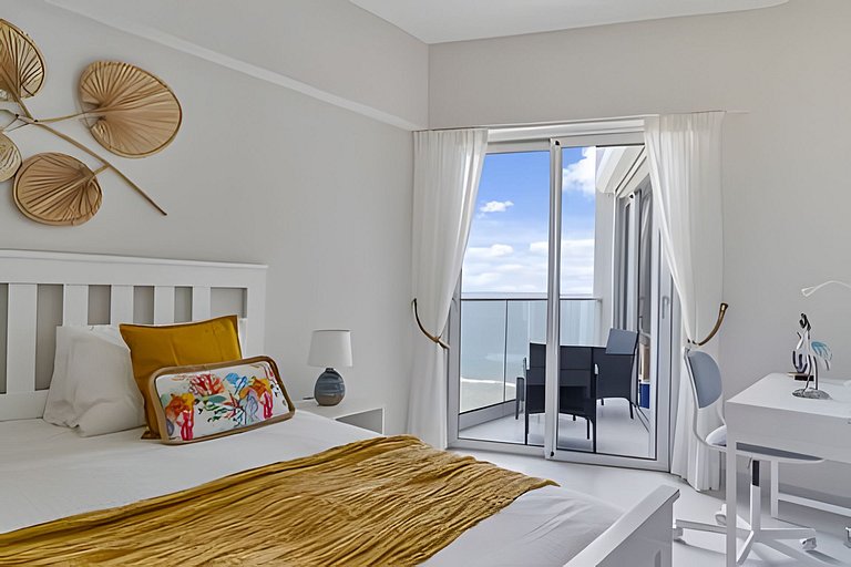 Caribbean Sunshine Breath Beachfront apt.