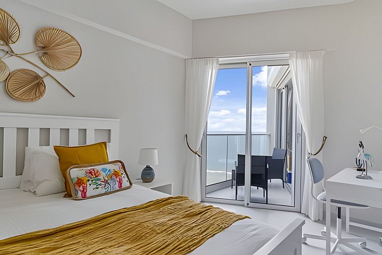 Caribbean Sunshine Breath Beachfront apt.