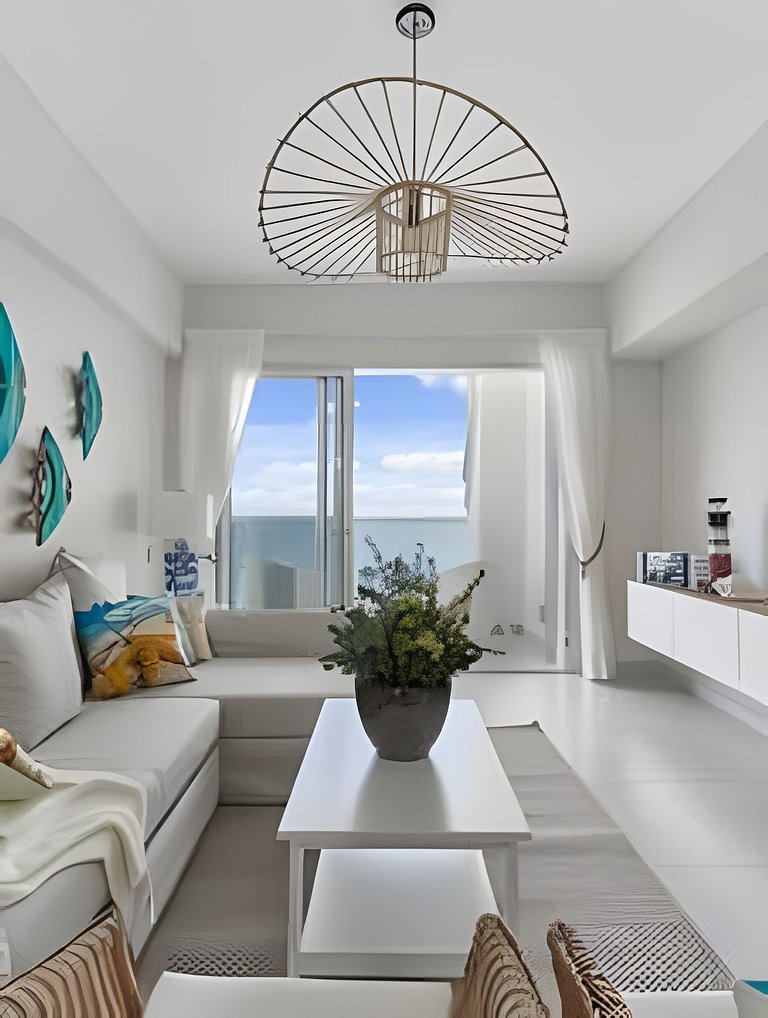 Caribbean Sunshine Breath Beachfront apt.