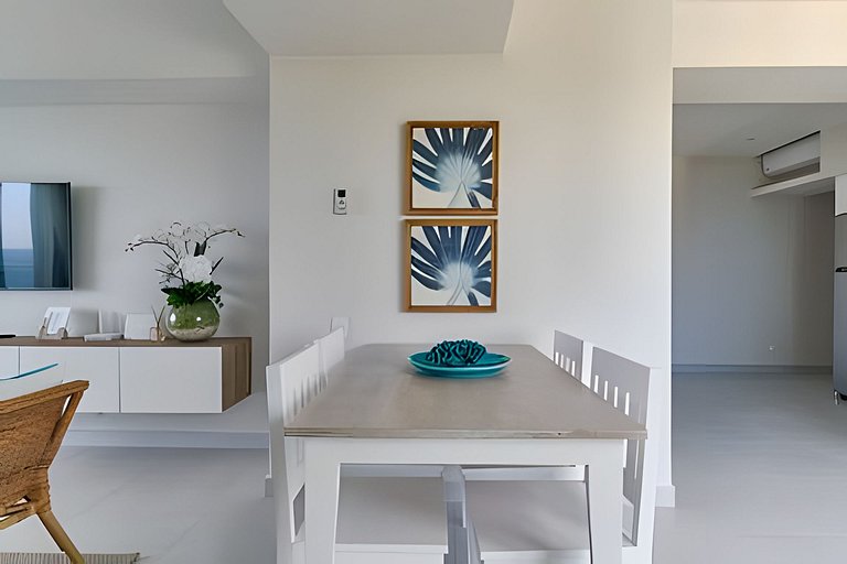 Caribbean Sunshine Breath Beachfront apt.