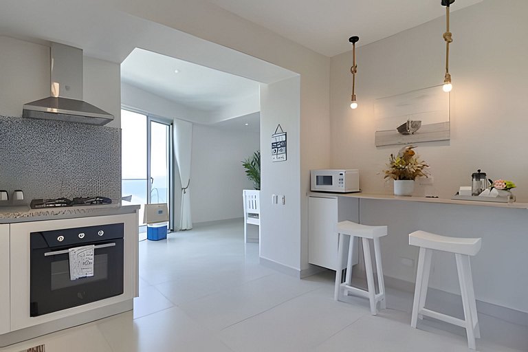 Caribbean Sunshine Breath Beachfront apt.