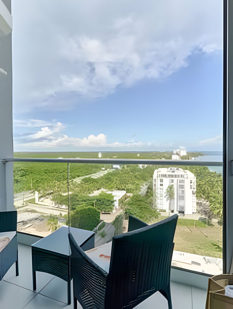 Caribbean Sunshine Breath Beachfront apt.