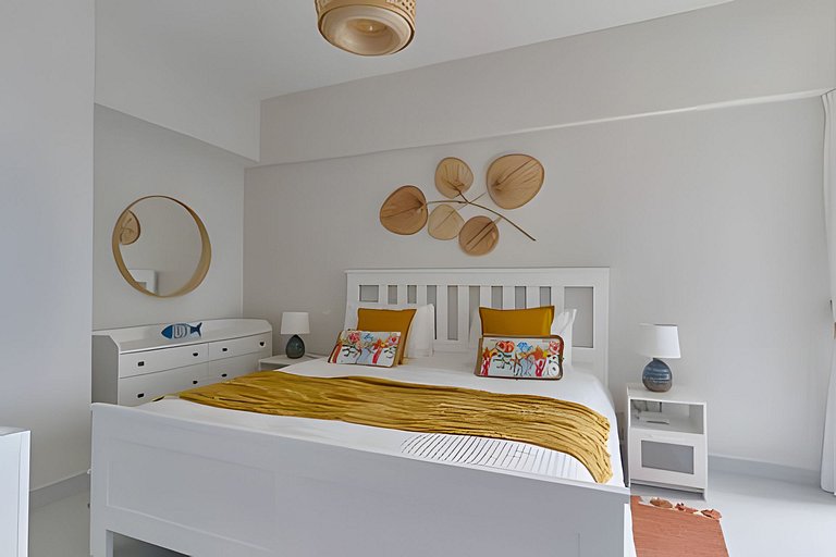 Caribbean Sunshine Breath Beachfront apt.