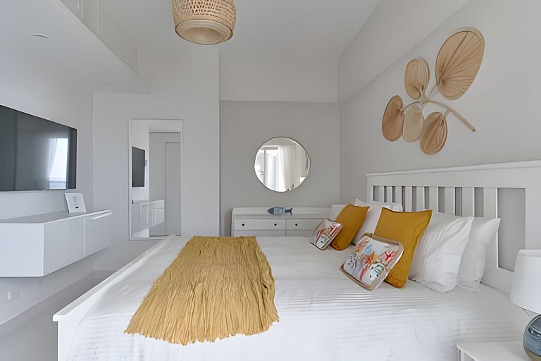 Caribbean Sunshine Breath Beachfront apt.
