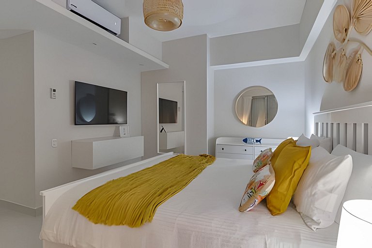 Caribbean Sunshine Breath Beachfront apt.