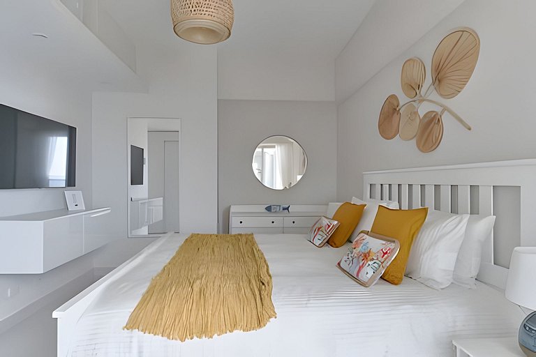 Caribbean Sunshine Breath Beachfront apt.