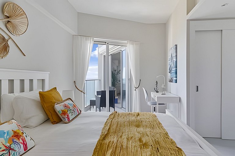 Caribbean Sunshine Breath Beachfront apt.