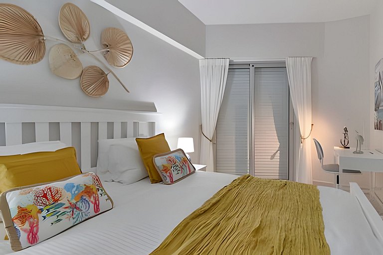 Caribbean Sunshine Breath Beachfront apt.