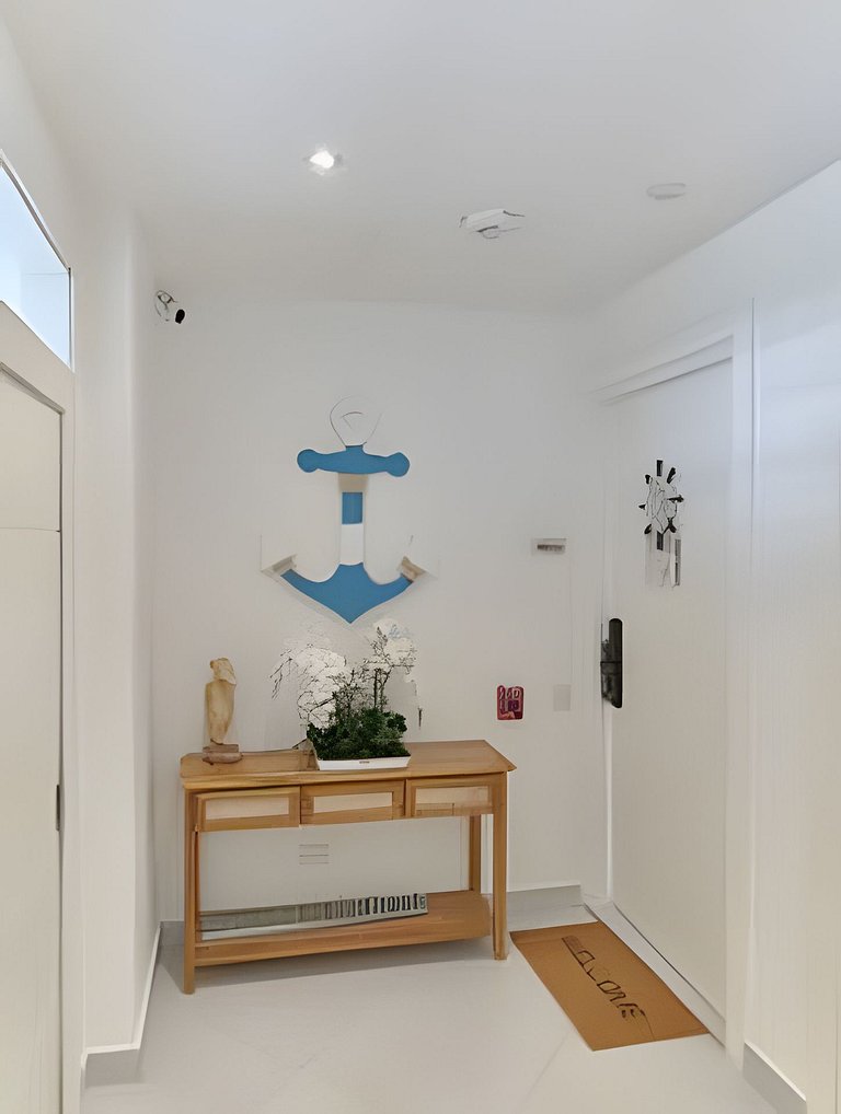 Caribbean Sunshine Breath Beachfront apt.