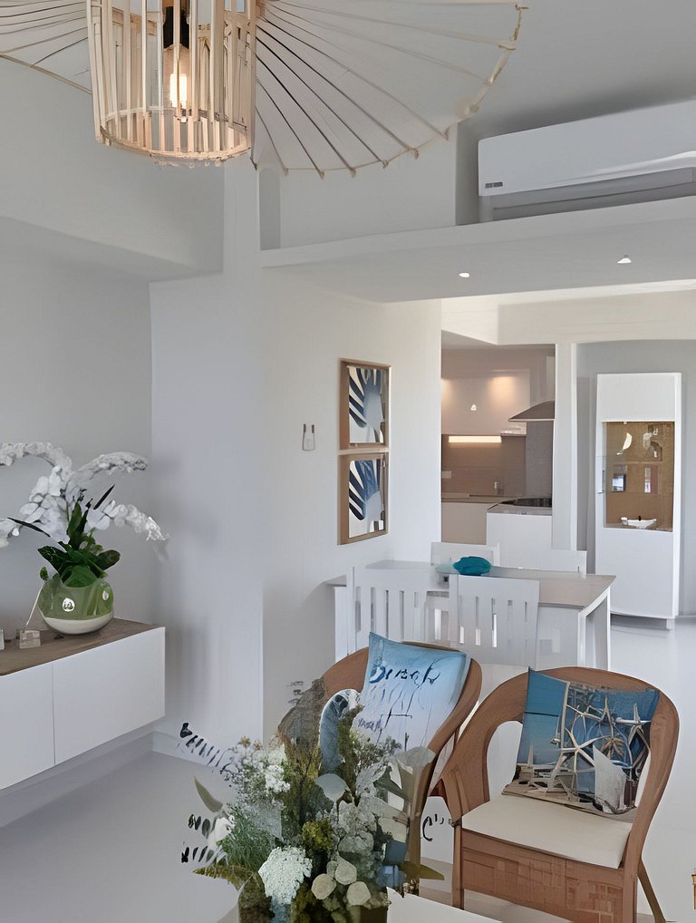 Caribbean Sunshine Breath Beachfront apt.