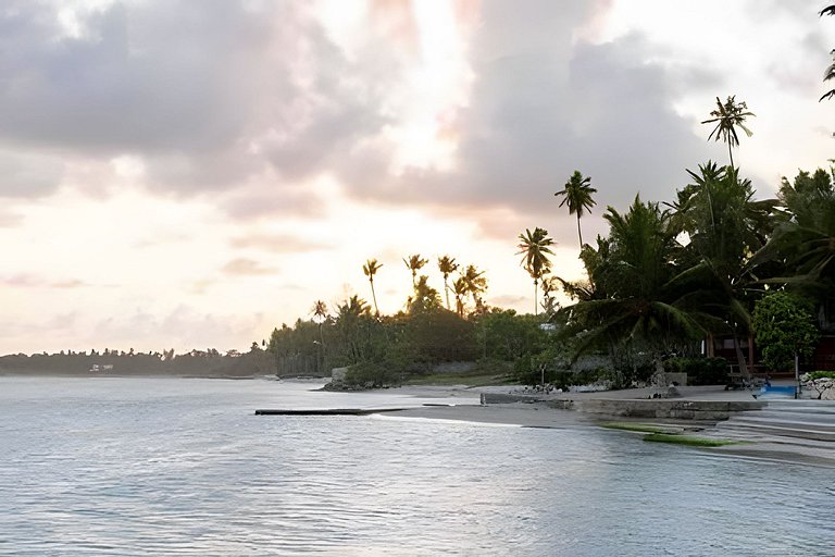Caribbean Sunshine Breath Beachfront apt.