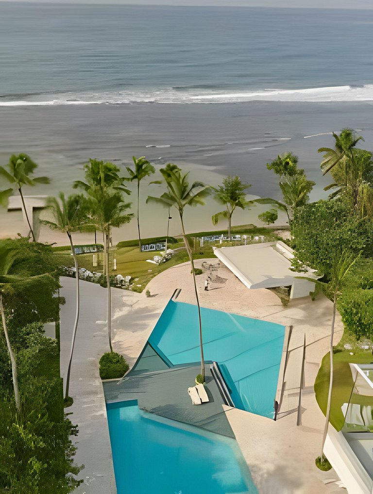 Caribbean Sunshine Breath Beachfront apt.