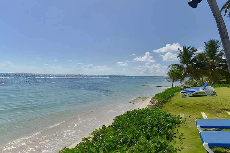 Caribbean Sunset Break Beachfront Apt.