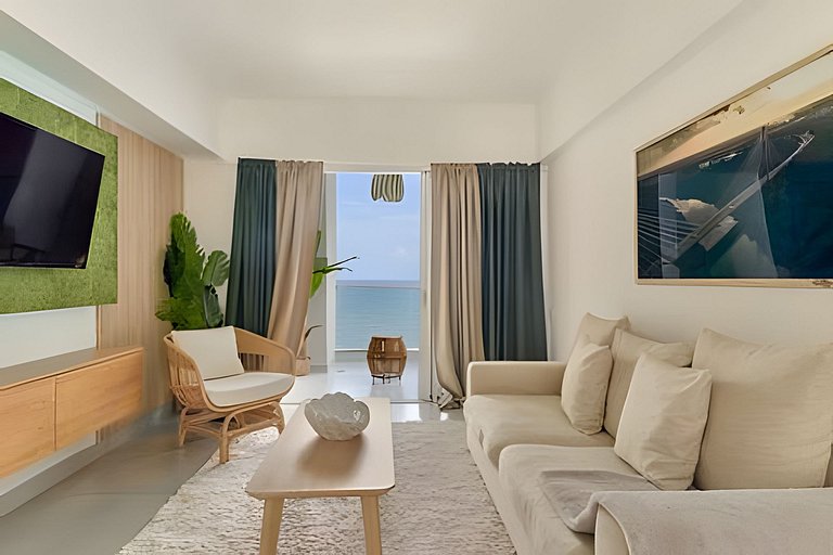 Caribbean Sunset Break Beachfront Apt.