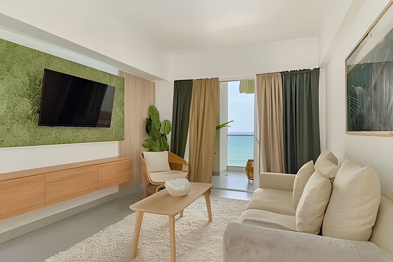 Caribbean Sunset Break Beachfront Apt.