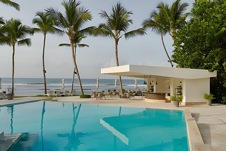 Caribbean Sunset Break Beachfront Apt.