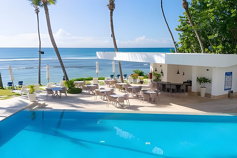 Caribbean Sunset Break Beachfront Apt.
