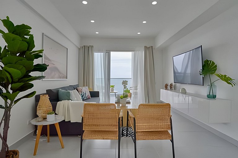 Caribbean Sunrise View, Beachfront Apartment.