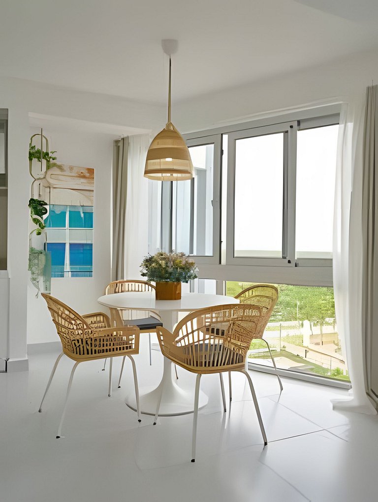 Caribbean Sunrise View, Beachfront Apartment.