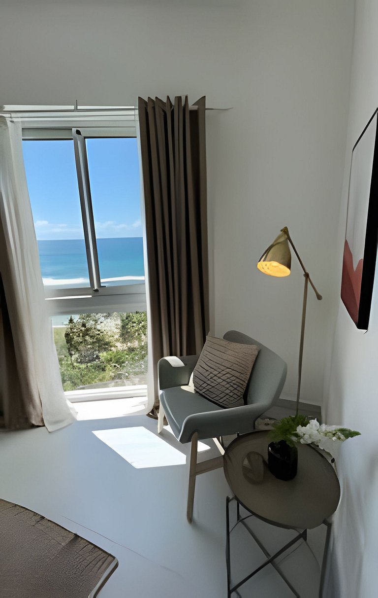 Caribbean Sunrise View, Beachfront Apartment.