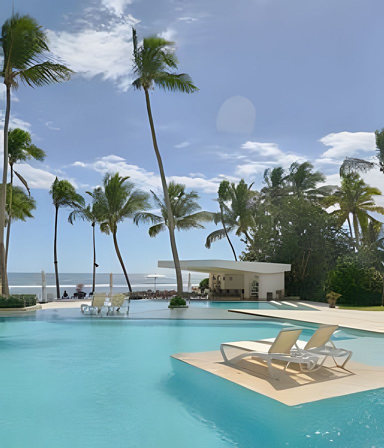 Caribbean Sunrise View, Beachfront Apartment.