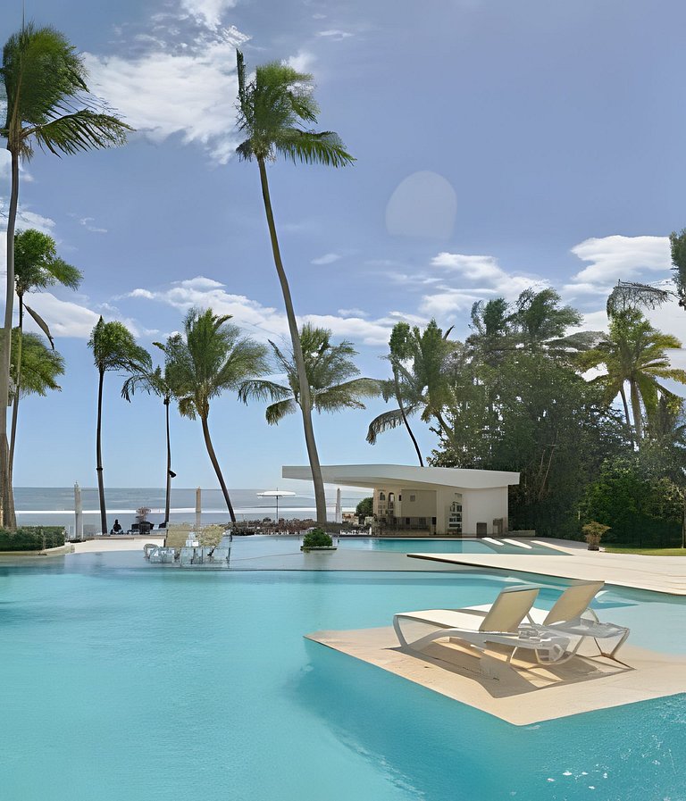Caribbean Sunrise View, Beachfront Apartment.