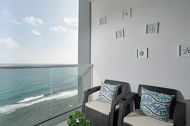 Caribbean Sea View Apt.on 19 level, a serene Stay