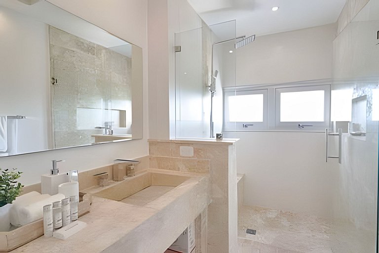 Caribbean Sea View Apt.on 19 level, a serene Stay