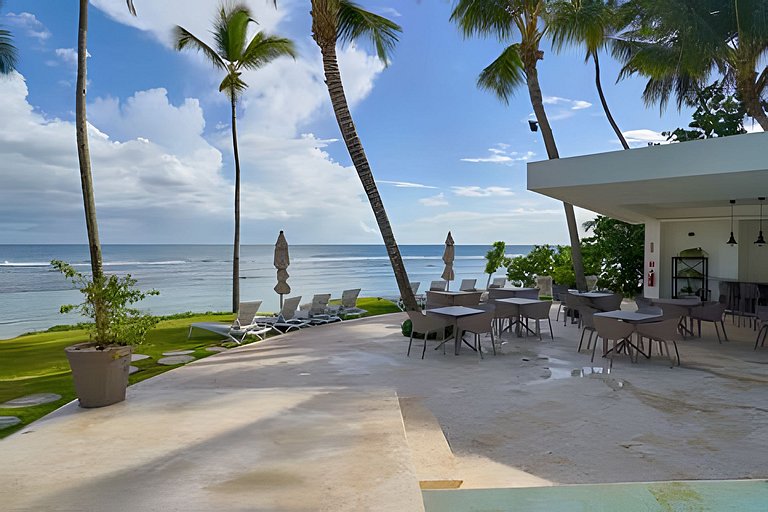 Caribbean Sea View Apt.on 19 level, a serene Stay