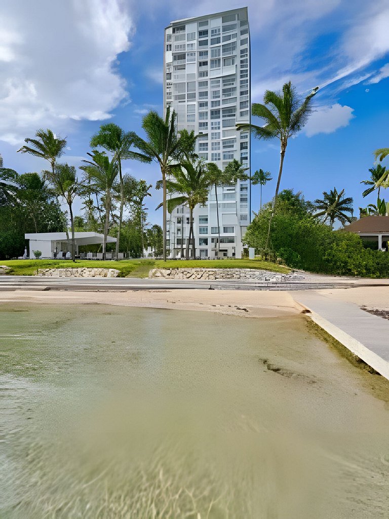 Caribbean Sea View Apt.on 19 level, a serene Stay